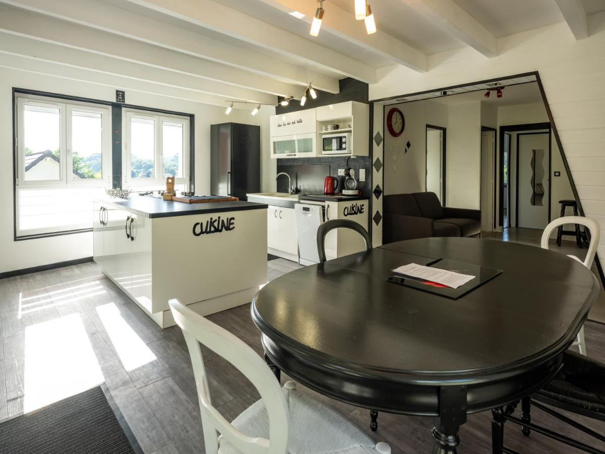 Villa Stunning 4-Bed House In La Bourboule Extérieur photo